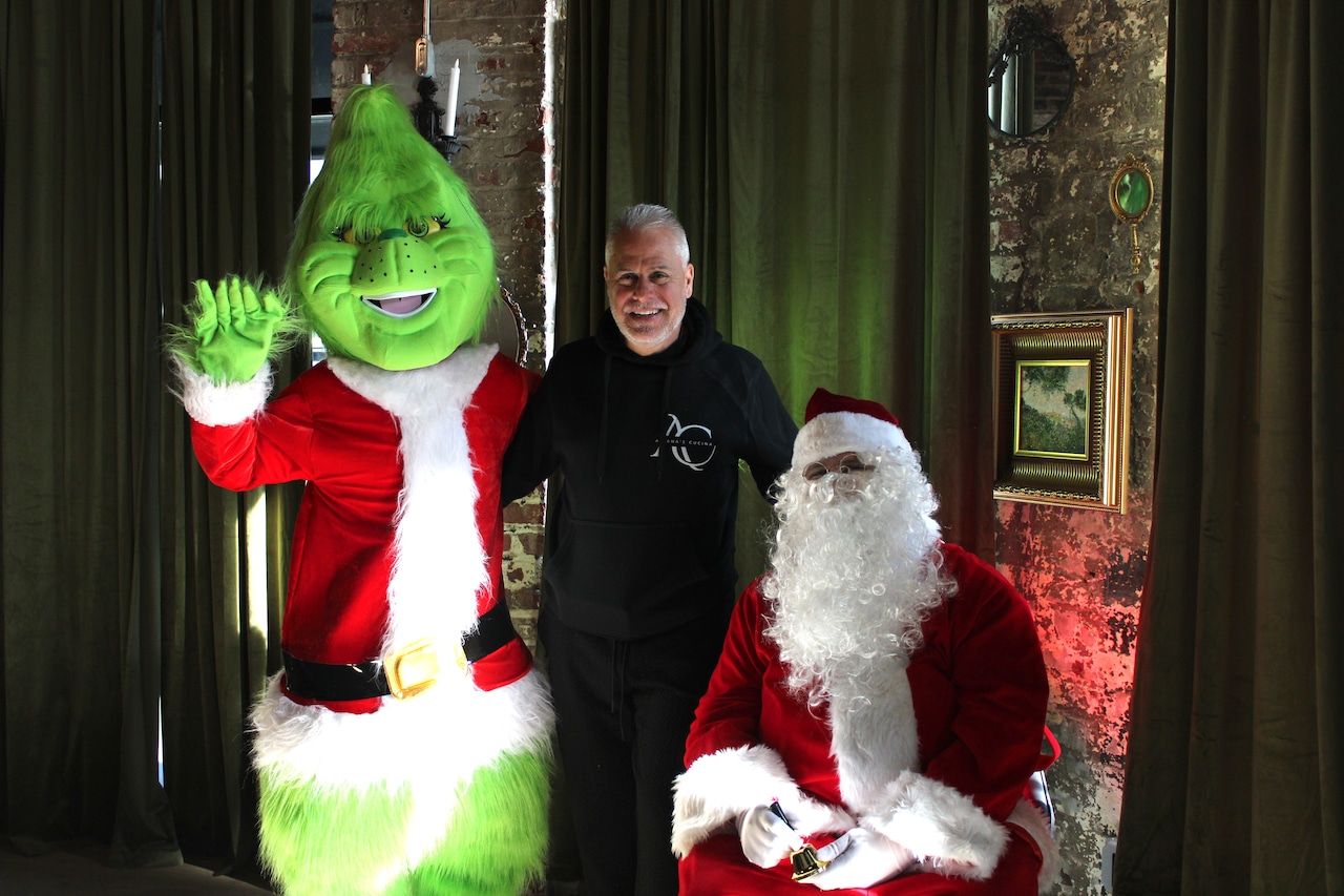 Santa and Grinch appear at new restaurant Ariana's Cucina