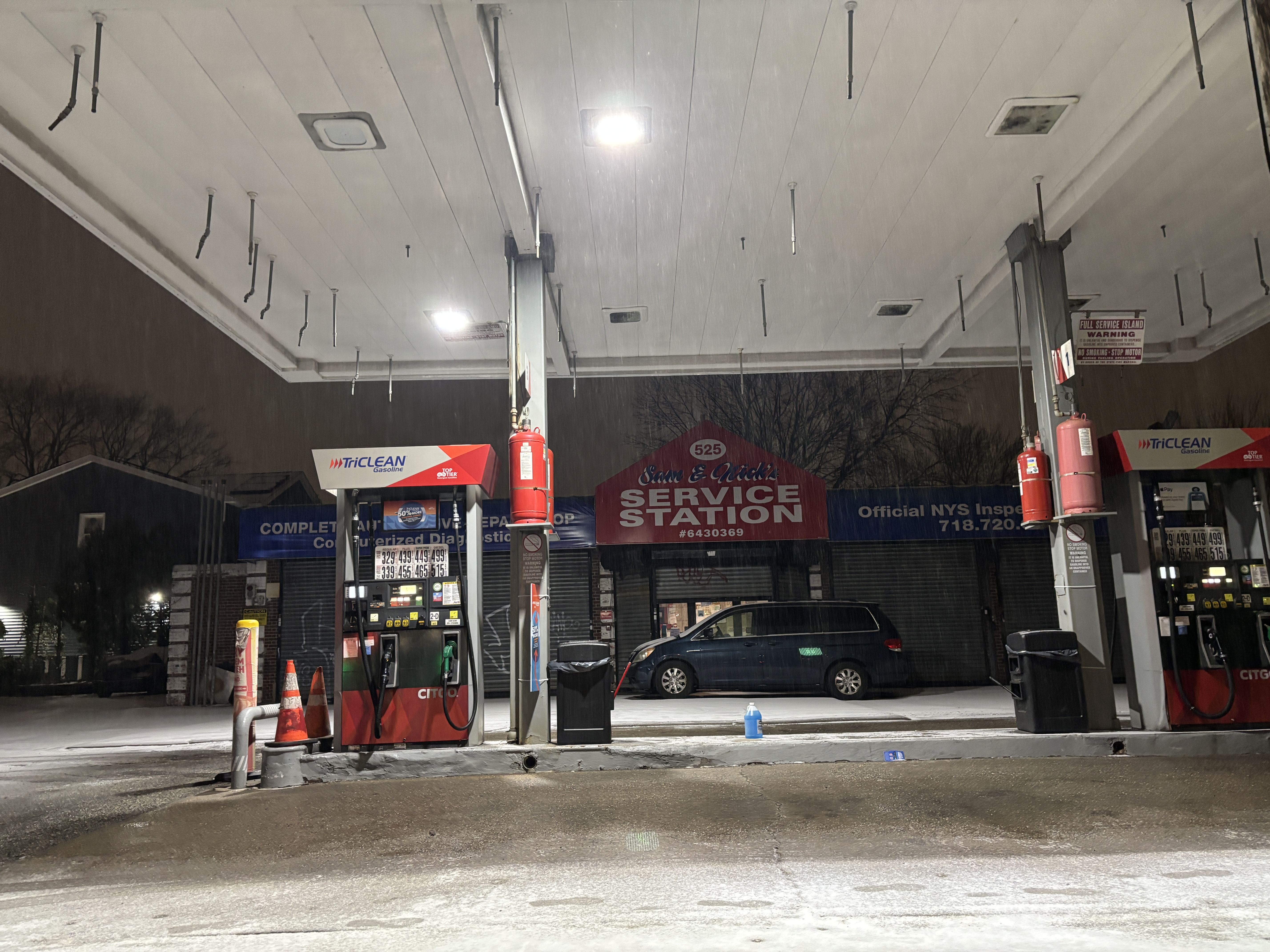 Restaurants like Duffy’s, Cafe Milano, Duffy’s and Randall Manor Tavern are open, fairly busy for a snowy Friday night. Although Don Roberto’s and Filoncino went dark by 7:30 pm.