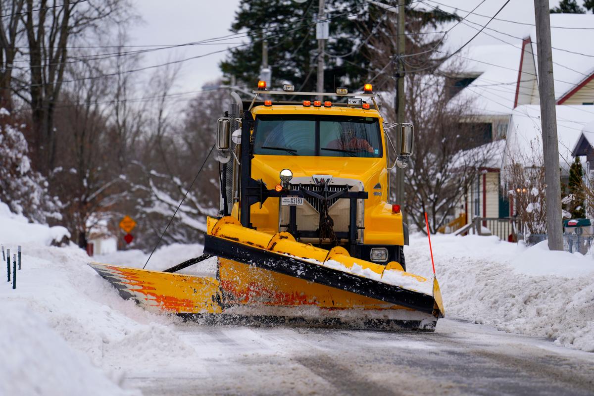 Travel Impacted In New York With Christmas Week Snow