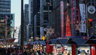 Snow Storm Disrupts Holiday Travel at New York City Airports