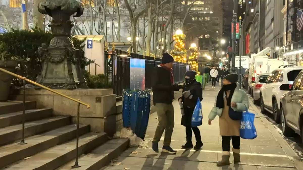 Bryant Park tourist stabbing under investigation – NBC New York