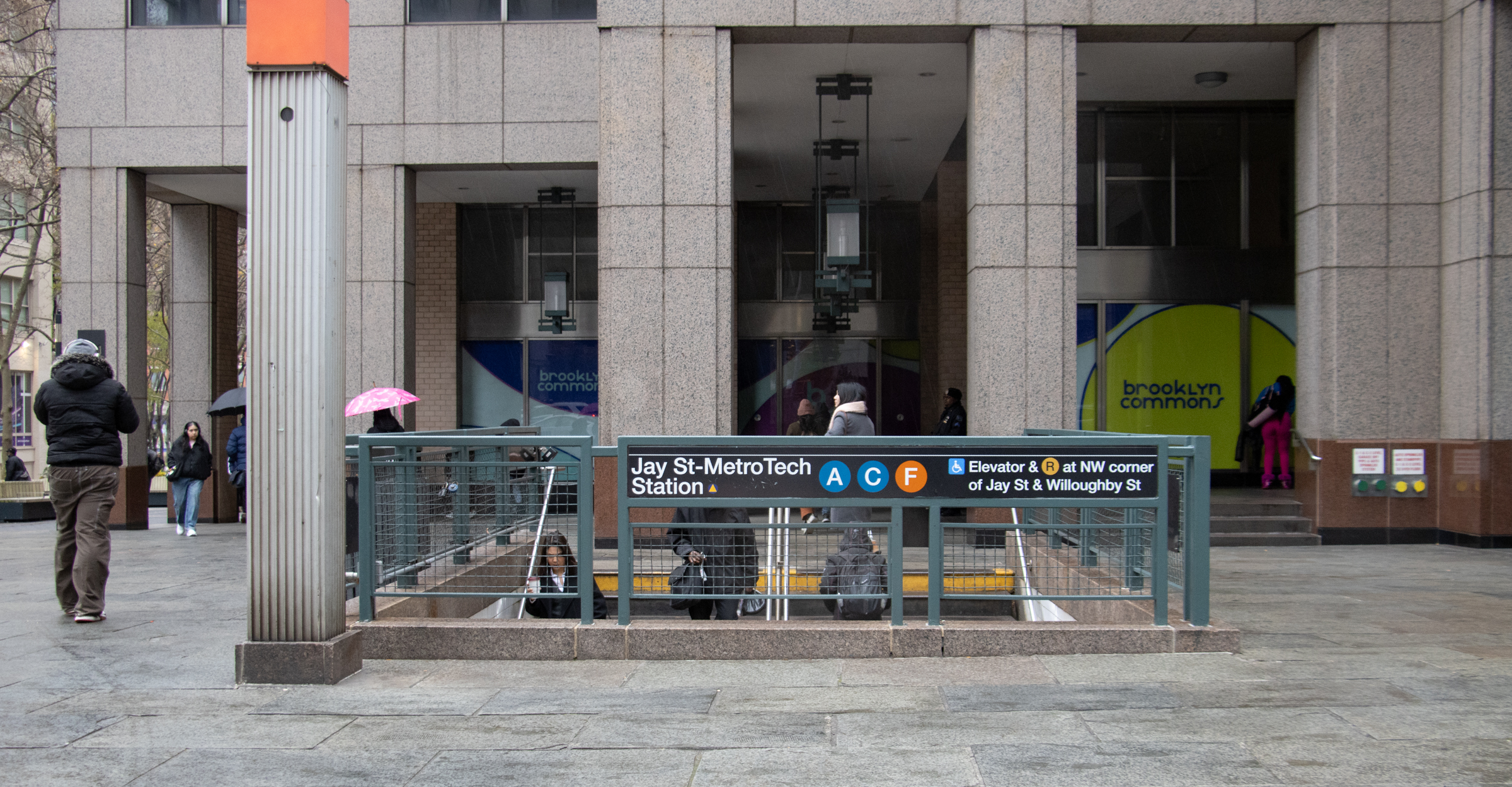 jay street metrotech subway station