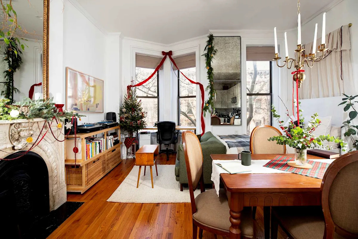 This Might Be the Cutest, Coziest Holiday-Decorated Studio Apartment in Brooklyn