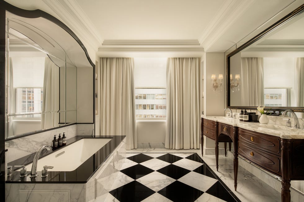 waldorf empire suite bathroom
