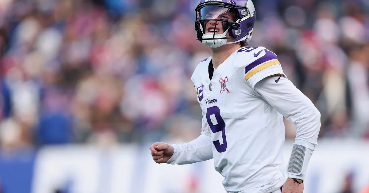 QB J.J. McCarthy leaves Minnesota Vikings' game against New York Giants with a right hand injury