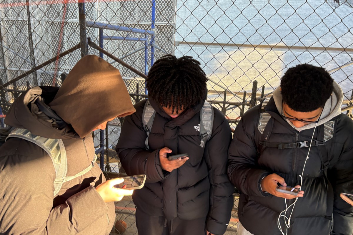 Brooklyn Principals Cheer School Cellphone Ban, Students Split on Impact