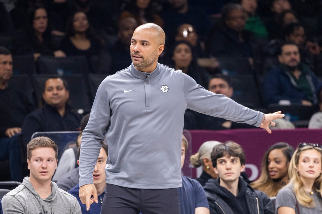 Jordi Fernandez on the sidelines at a Brooklyn Nets vs. New Orleans Pelicans game.