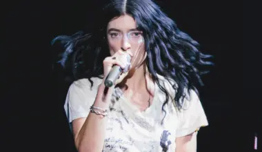 Lorde began Barclays Center run (night 1 pics, video, setlist)
