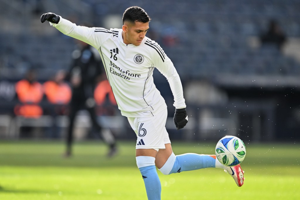 New York City FC forward Alonso Martinez (16) warms up before the match.