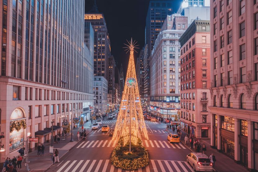 New york surges ahead as the ultimate christmas & new year hotspot &mdash; dazzling light shows, parades, events galore. Get ready before you visit!