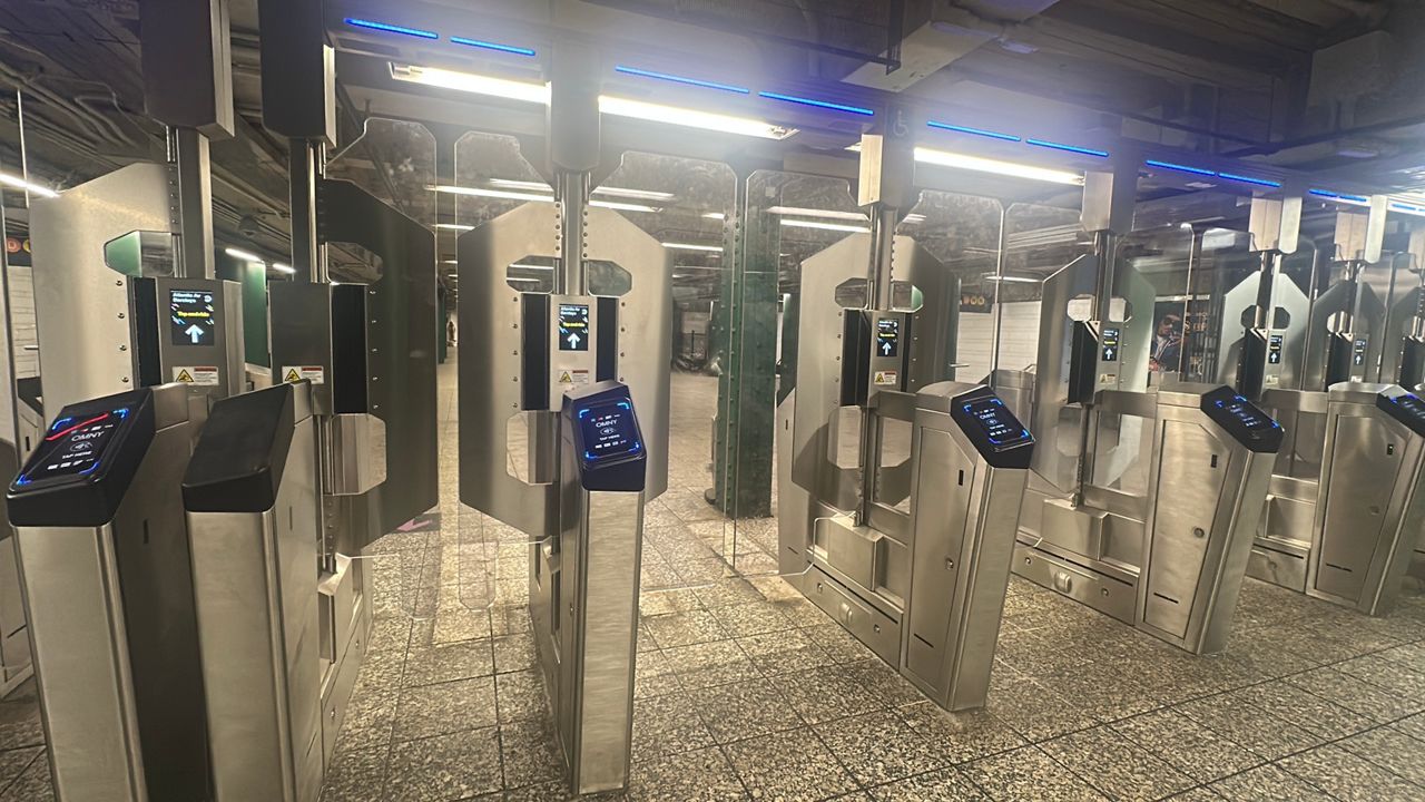 New fare gates roll out at Atlantic-Barclays station