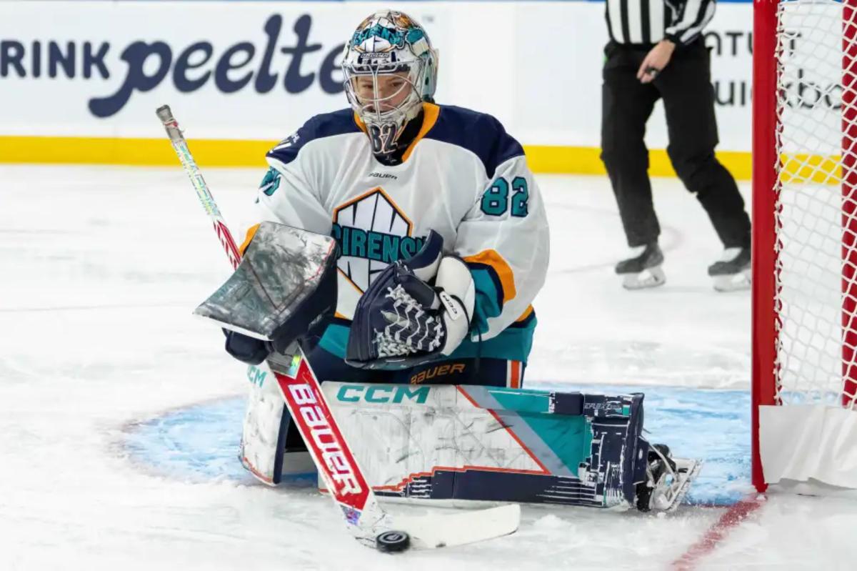 Sirens come up empty in home loss to unbeaten Fleet