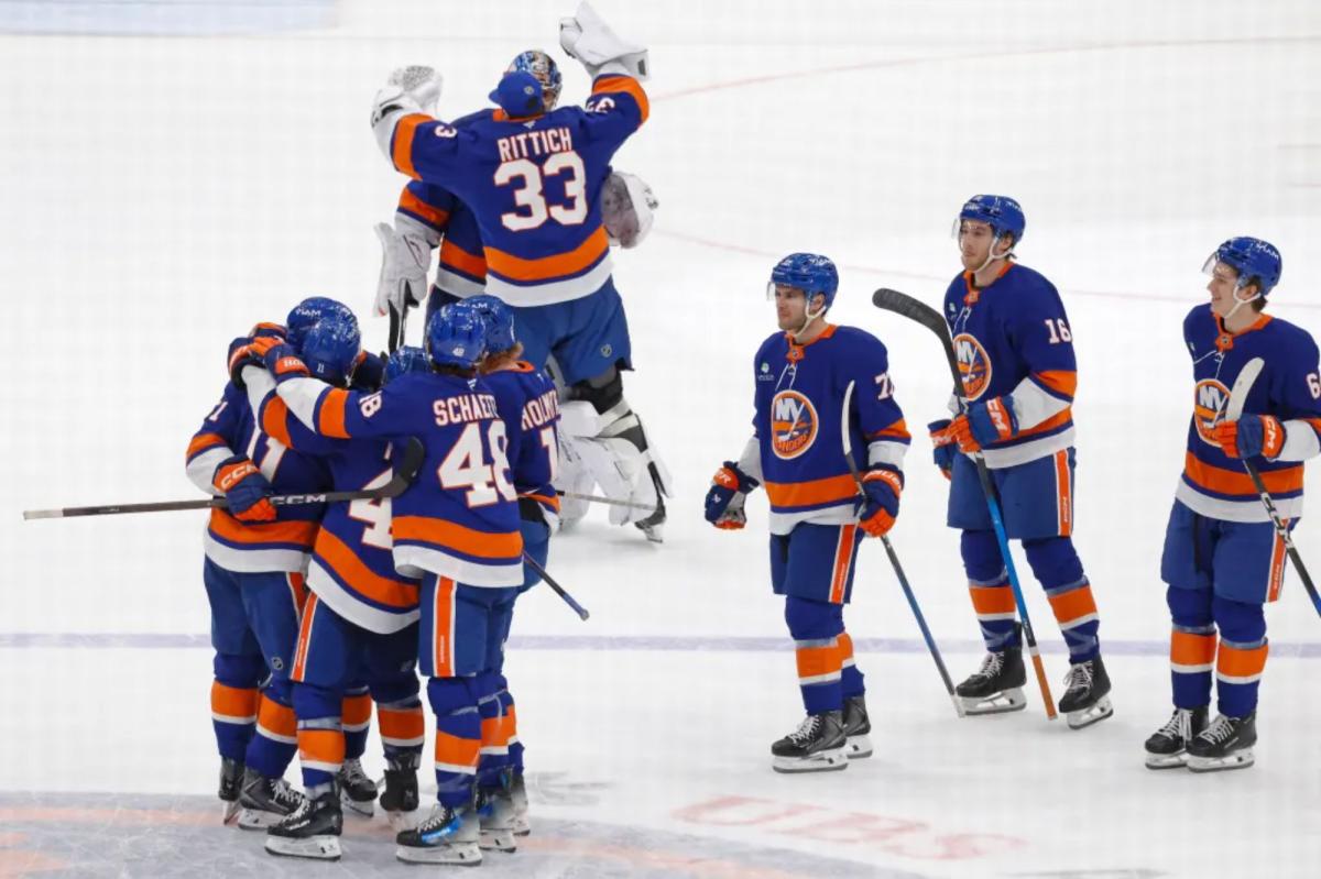 Resilient Islanders beat Golden Knights in shootout