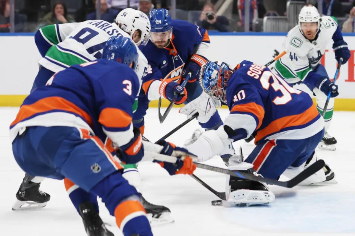 Islanders take ugly loss to lowly Canucks