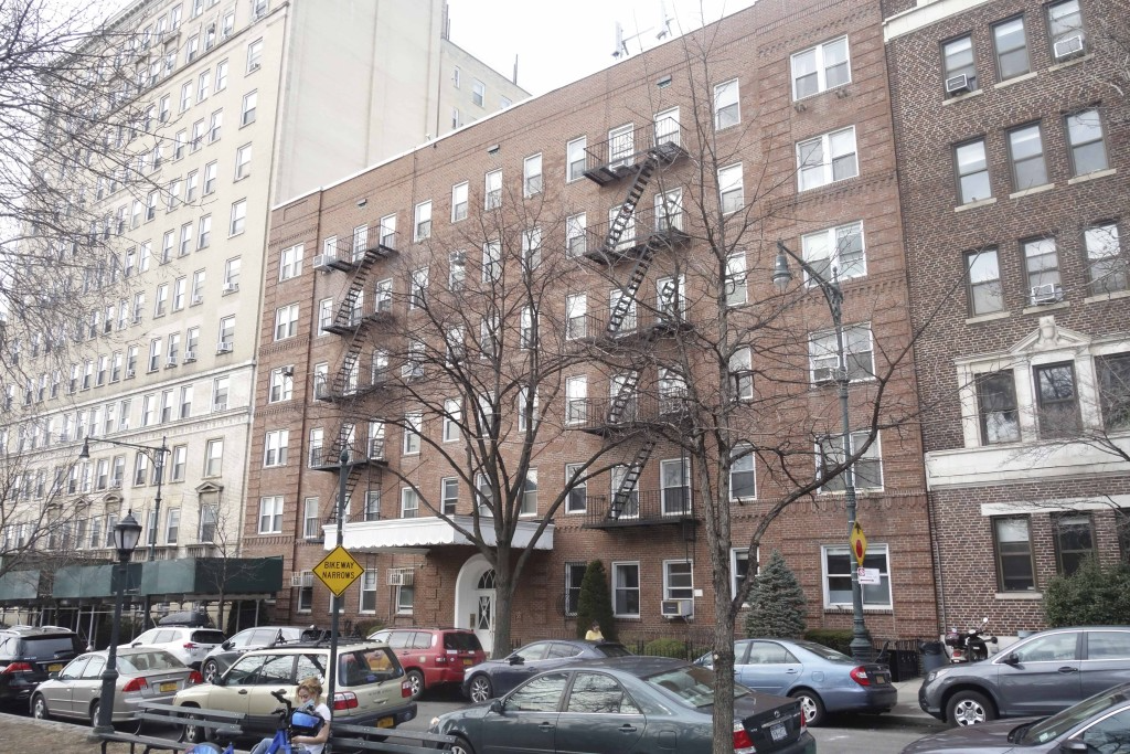 brick apartment building