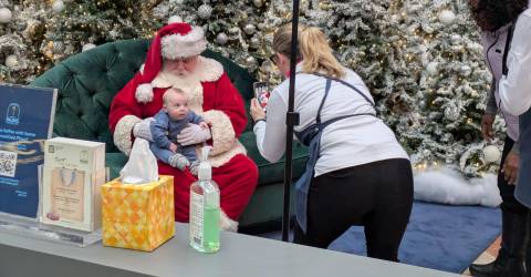 Santa Claus Returns to Lower Manhattan, Christmas Joy in Tow