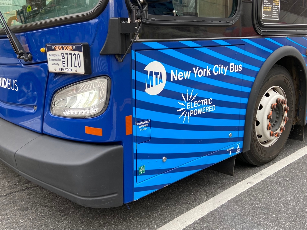 Bronx bus crash into elevated subway track support injures 6