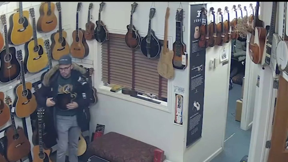 Lark Street Music thief returns mandolins to Teaneck shop with note – NBC New York