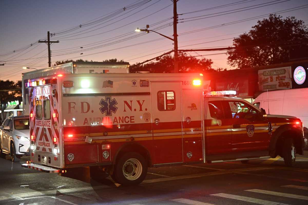 Unlicensed moped operator fatally strikes senior pedestrian in Jamaica: NYPD – QNS