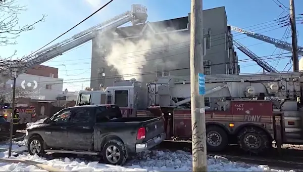 News 12 | Brooklyn | Borough Park fire leaves 8 hurt including 1 firefighter