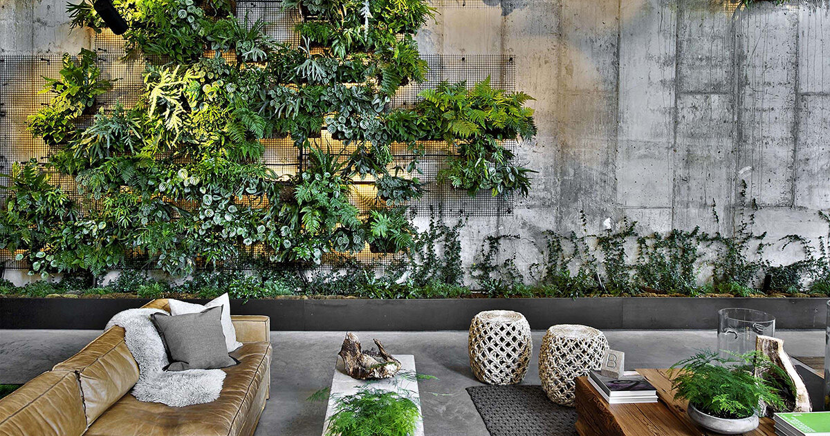 from NYC’s waterfront park, 1 hotel frames monumental brooklyn bridge