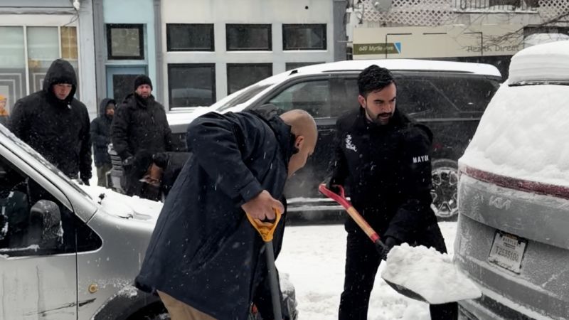 Watch: NYC Mayor Zohran Mamdani helps stuck motorist dig out