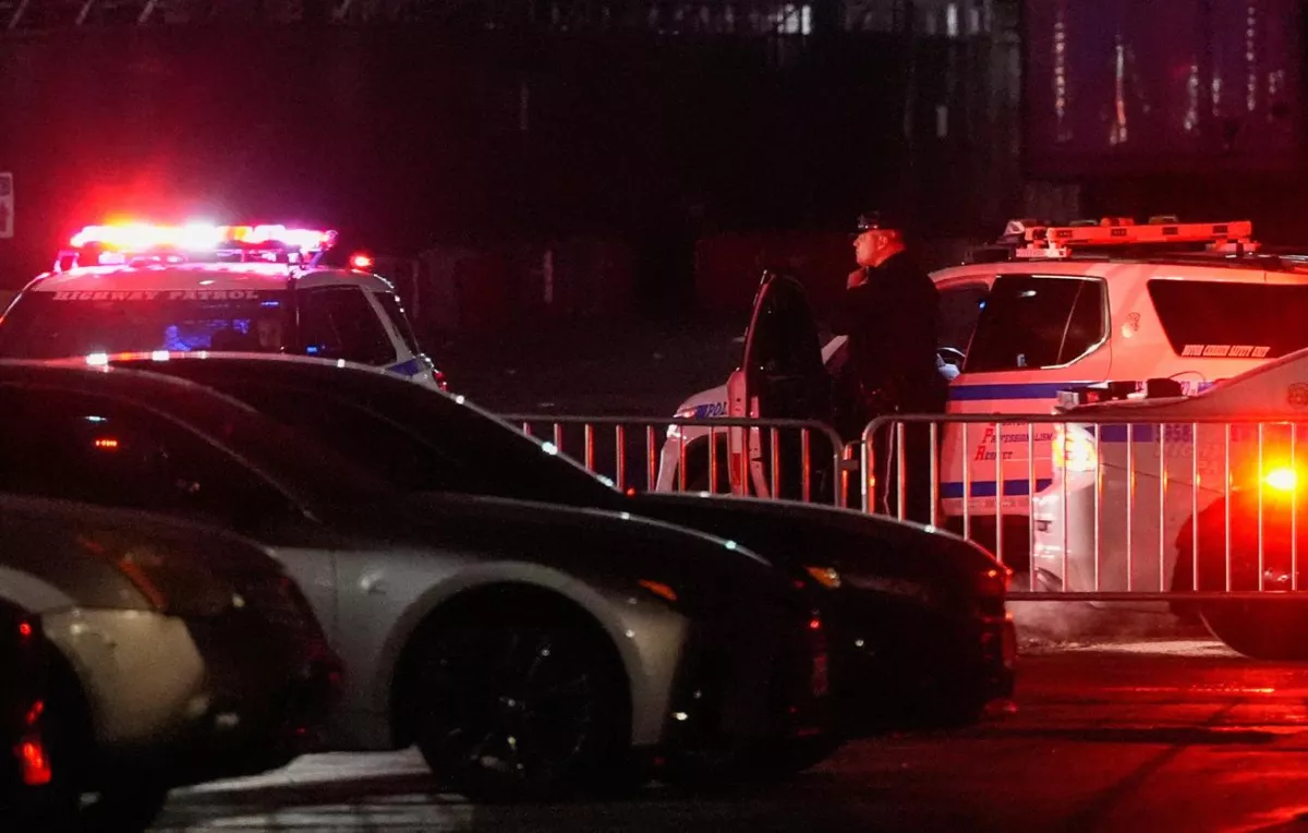 Man arrested after ramming car into Brooklyn synagogue multiple times