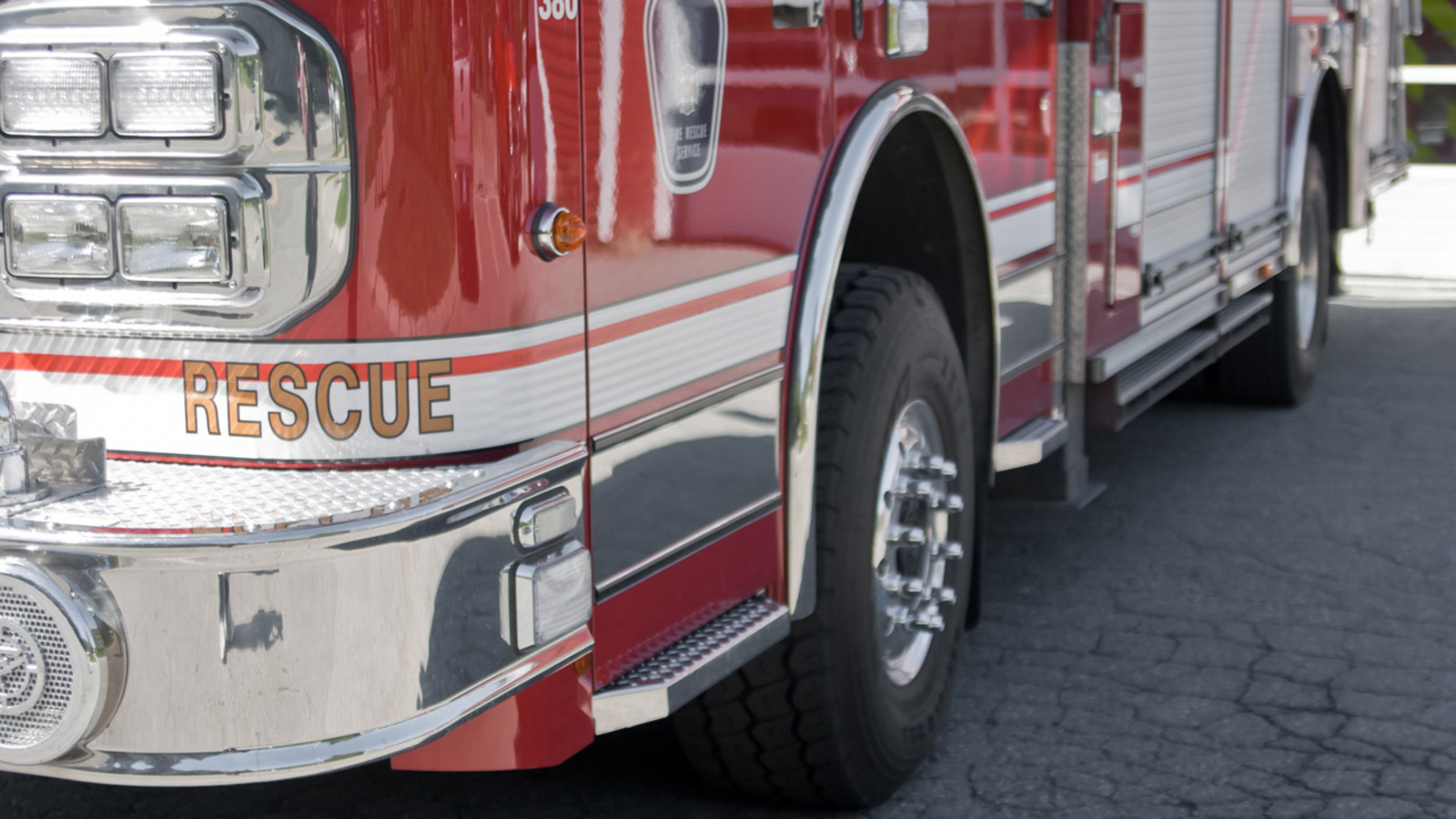 2 firefighters, 2 residents injured in 2-alarm house fire in Country Club section of the Bronx