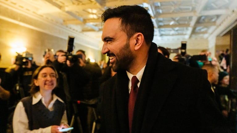 Mamdani arrives at the Brooklyn apartment building on Thursday afternoon.