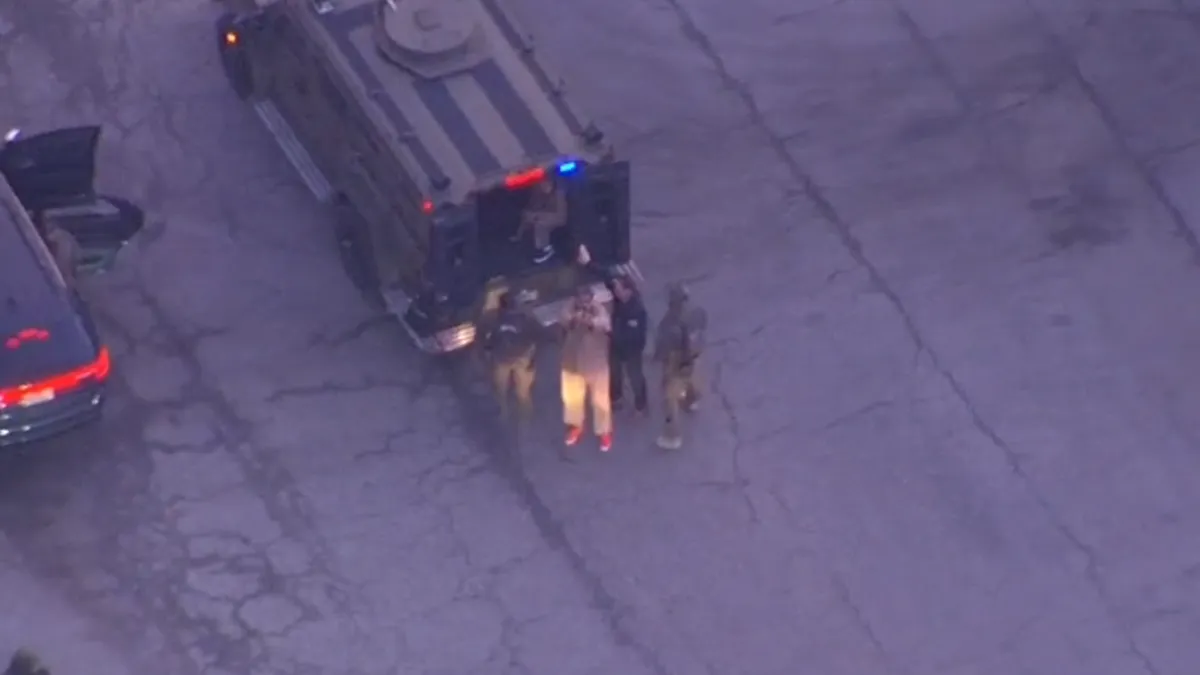 Aerial footage shows Maduro give ‘thumbs up’ during transport from Brooklyn jail – NBC New York