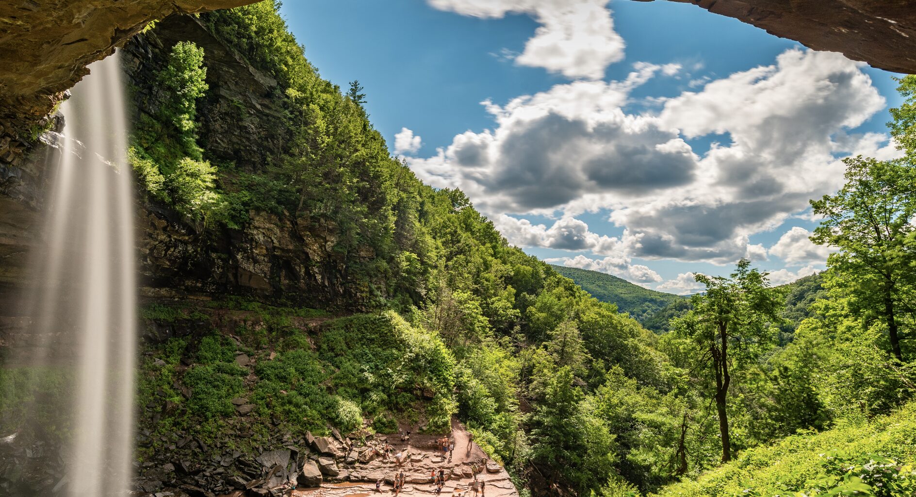 Car-Free Ski Buses Now Run From NYC to the Catskills