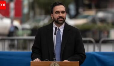 Watch: Pro-Hamas chants erupt outside Queens synagogue – how New York Mayor Mamdani reacted