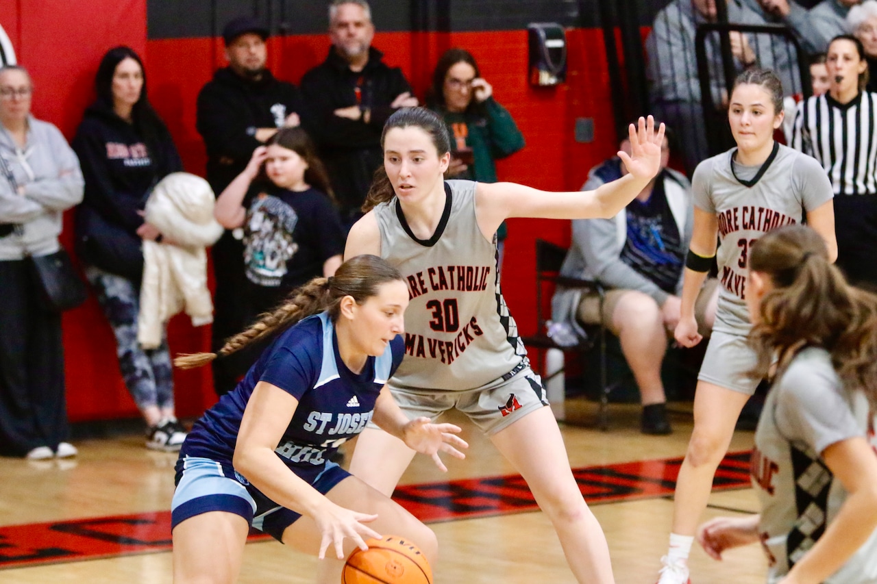 Moore extends unbeaten CHSAA start with rout of Hill