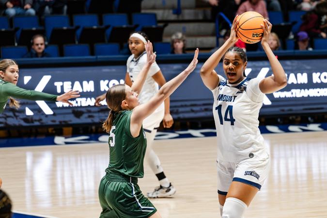 Women’s Hoops Goes for Two in a Row at Manhattan