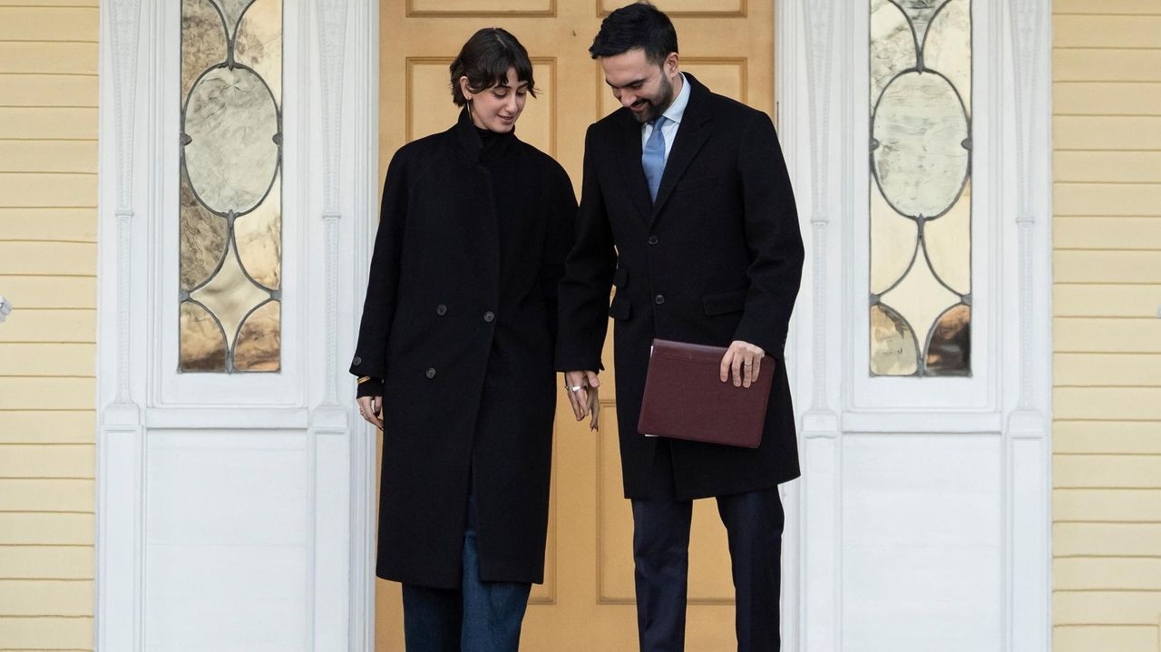 Mamdani and his wife move into Gracie Mansion