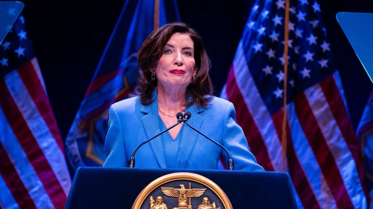 In New York, Hochul moves to thread needle between Democratic divides ahead of a contested election