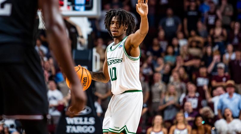 Quron Elliott Posts Career High 12; Men’s Basketball Falls to Fairfield