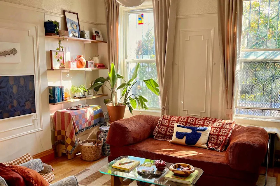 A Renter Turned a Brooklyn Apartment into a Colorfully DIYed Sanctuary (Wait Until You See the Cat’s Office)