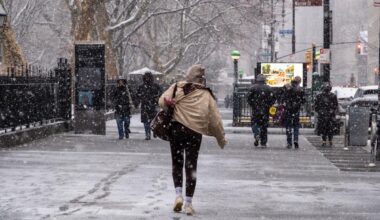 Snow halts flights in NYC, Newark as storms make for messy weekend