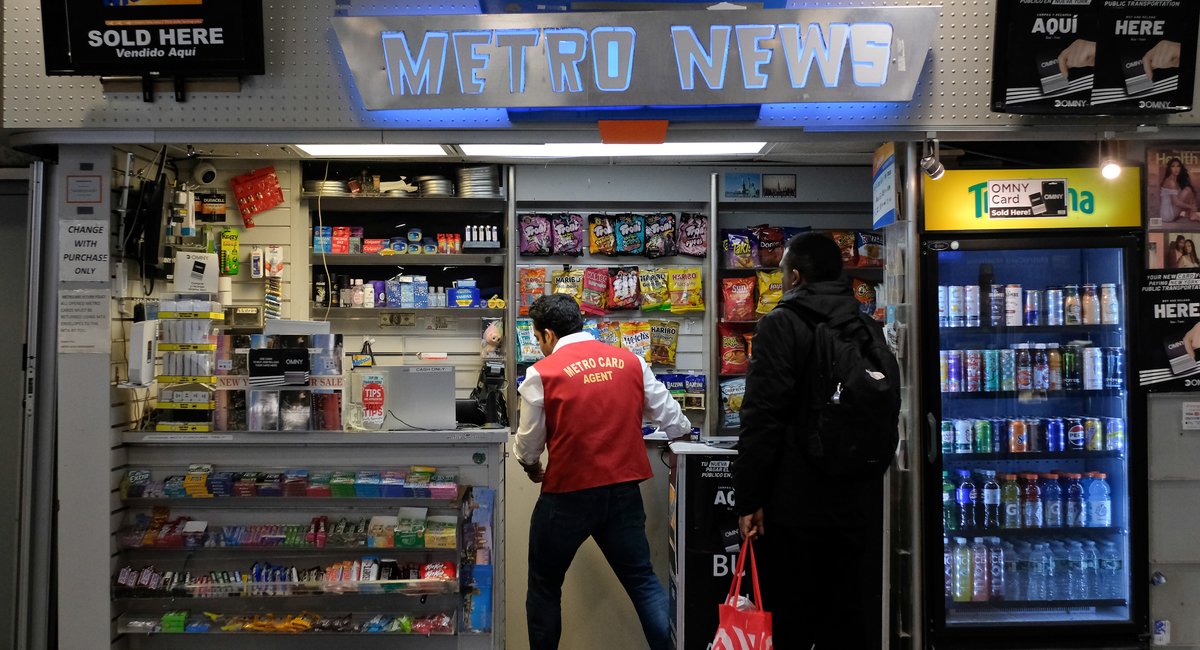 JFK airport workers scramble for last remaining MetroCards to get AirTrain discount