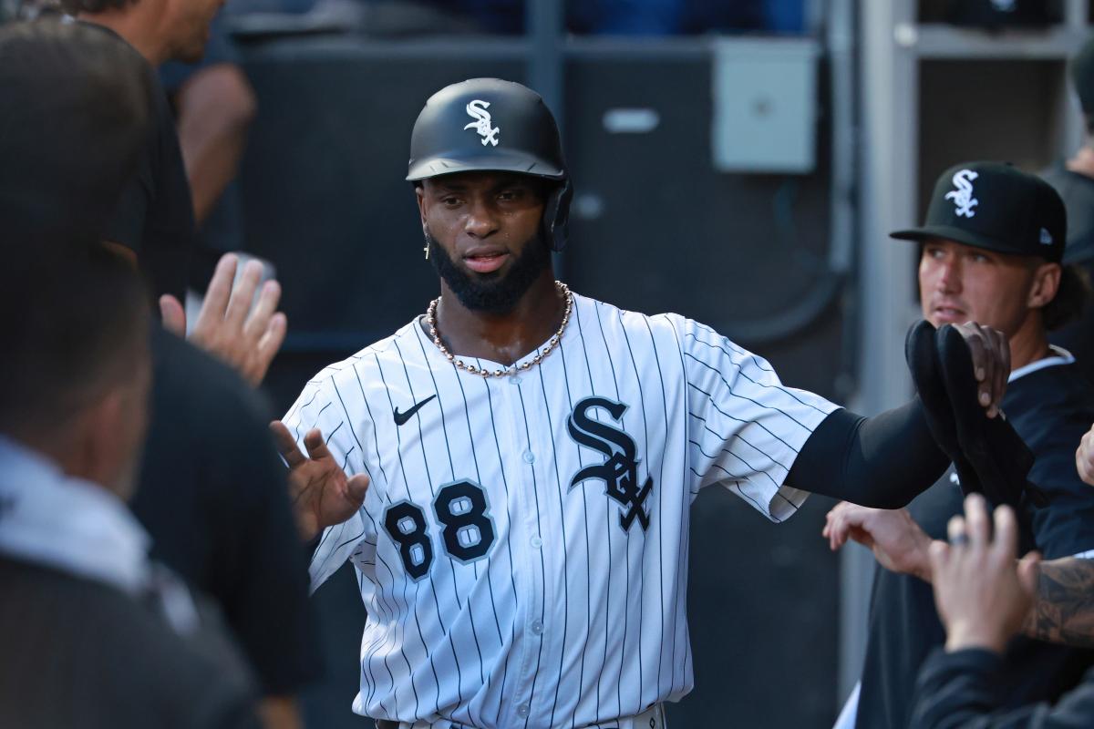 Mets acquire outfielder Luis Robert Jr. in trade with White Sox