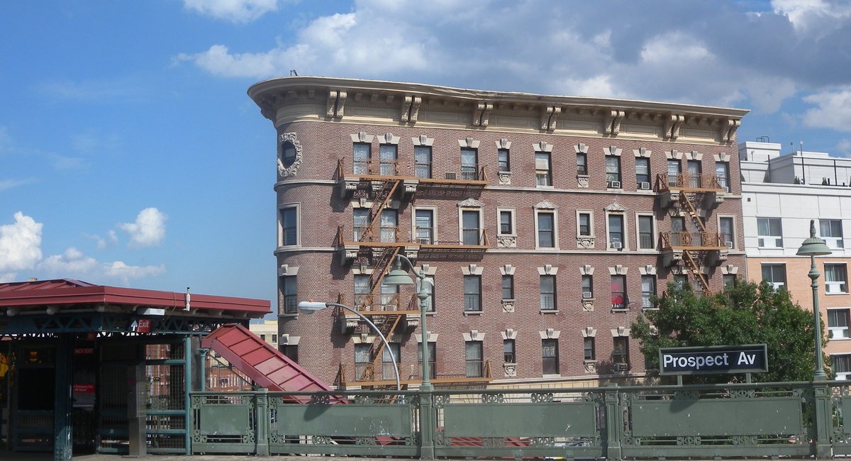 Man arrested for stabbing 1 teen, attacking another at Bronx subway station, NYPD says