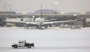 Today's winter storm flight delays, cancellations top 2,700: Here's what to know
