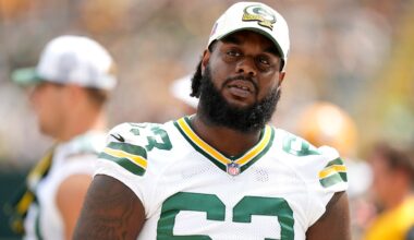 Packers lineman charged with weapon possession at New York airport