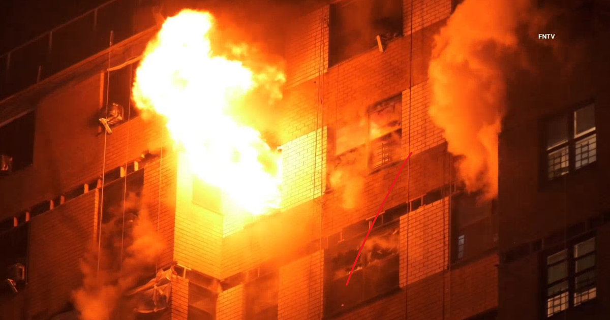 One killed in 4-alarm Bronx fire; 15 injured, 148 apartments vacated
