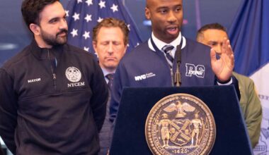 All NYC public schools will be closed on Monday; classes pivot to remote instruction – amNewYork