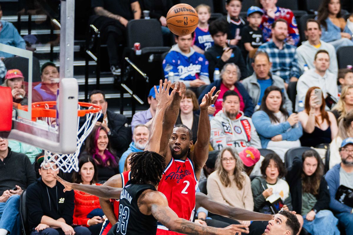 Los Angeles Clippers forward Kawhi Leonard (2) takes a jump-shot during an NBA basketball game against the Brooklyn Nets, Sunday January 25th, 2026 in Inglewood, California. 
