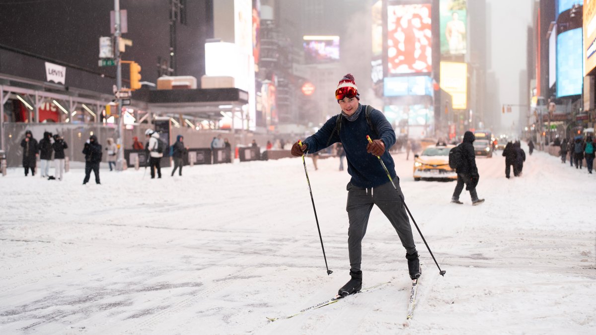 NYers have fun — and not so much fun — as winter storm socks city – NBC New York
