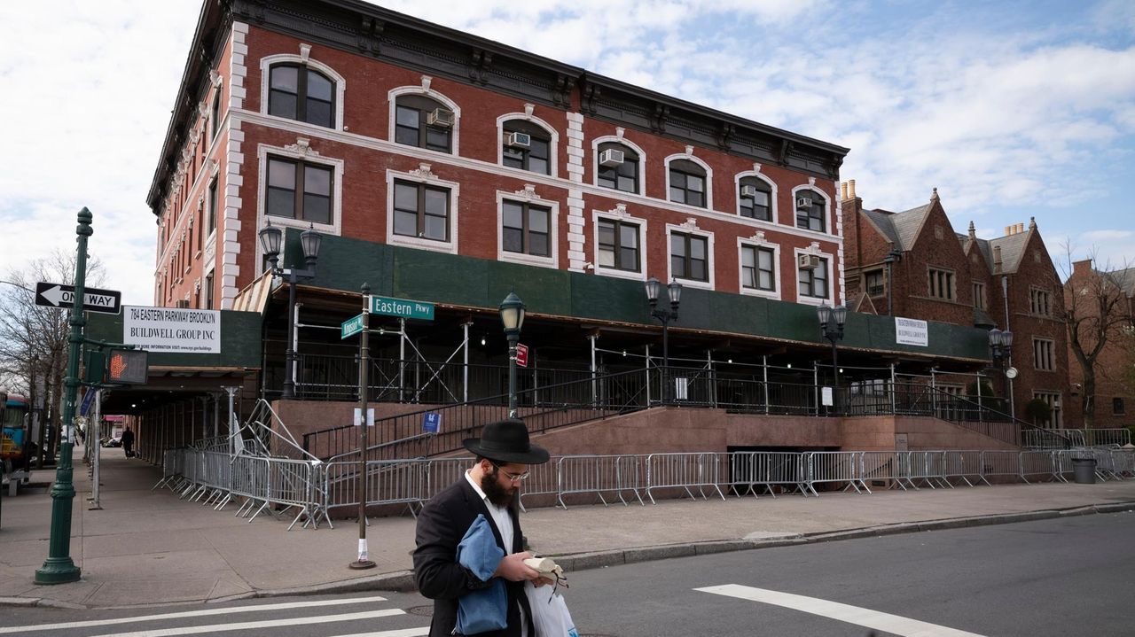 Car rams into Chabad headquarters in New York City, damaging doors