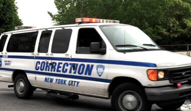 NYC Correction officer busted with stash of weapons in car: DA